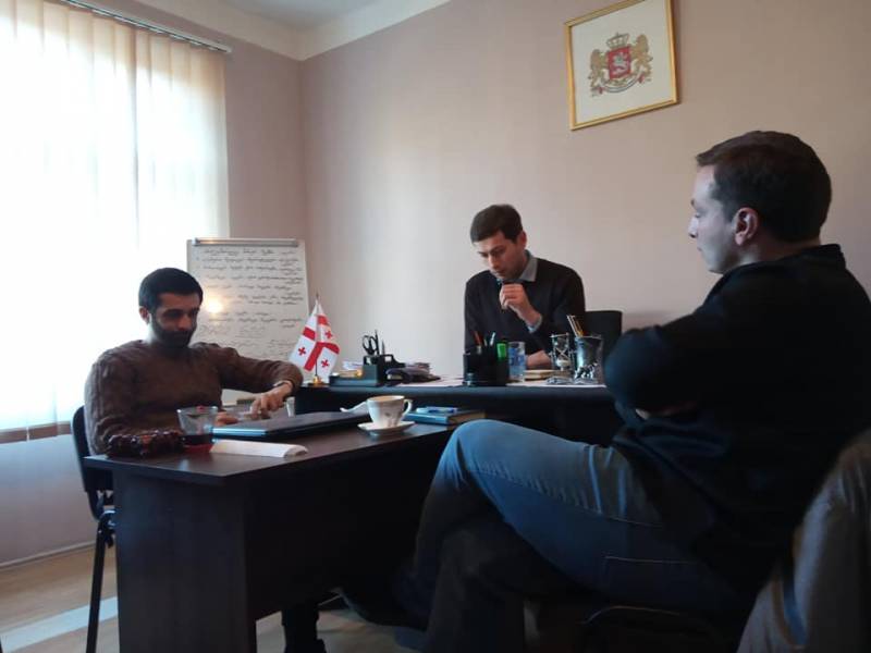 ,,დამოუკიდებელ ბავშვთა და სტუდენტთა გაერთიანების" წარმომადგენლები მერის მოადგილეს...